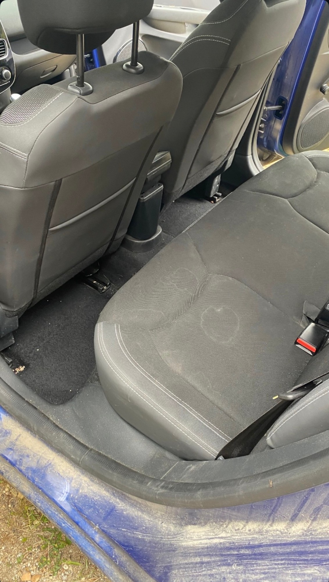 Avant nettoyage sièges Renault Clio — taches