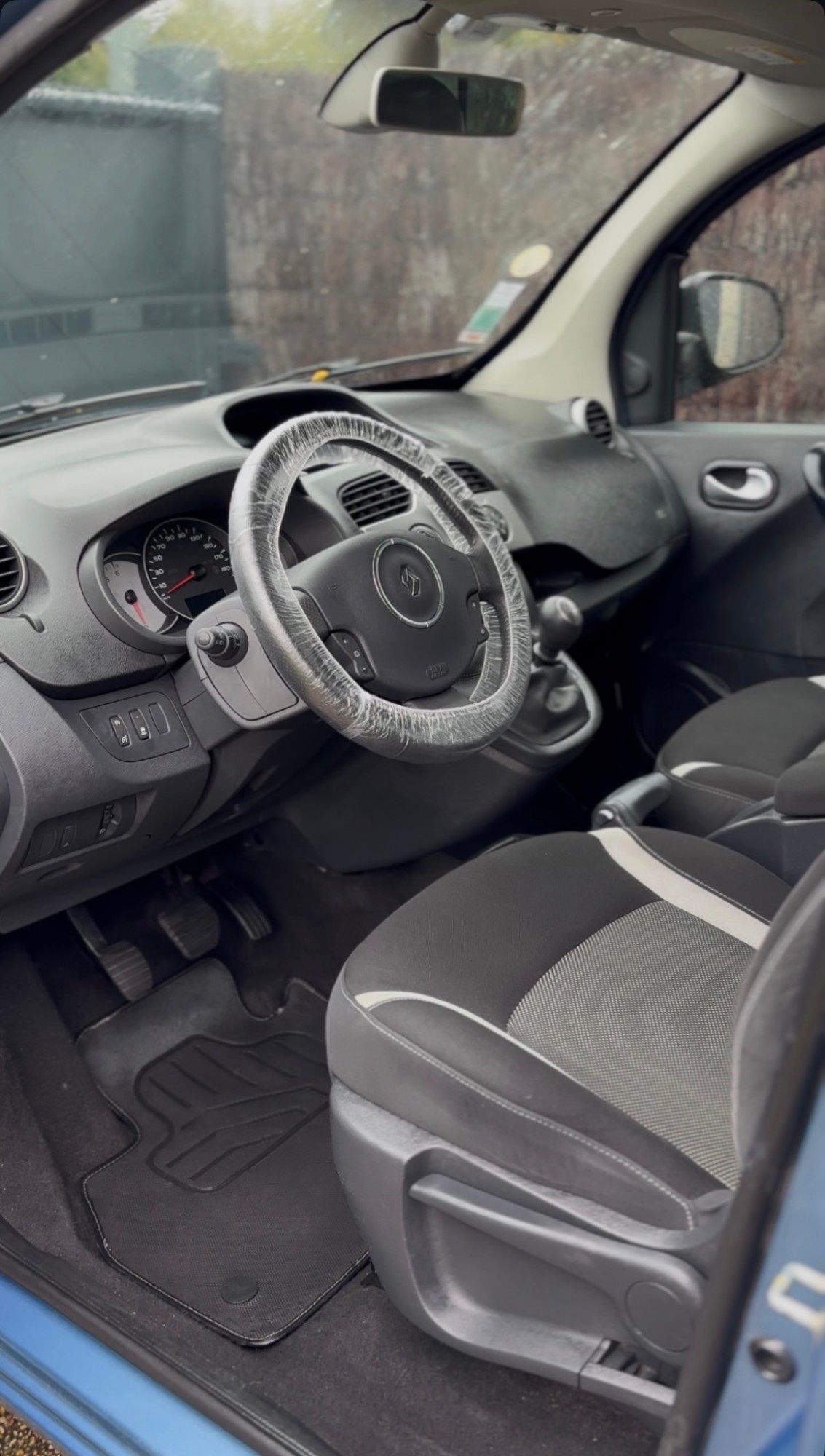 Après nettoyage Twingo — intérieur propre